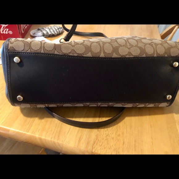 Authentic coach purse - Picture 4 of 8